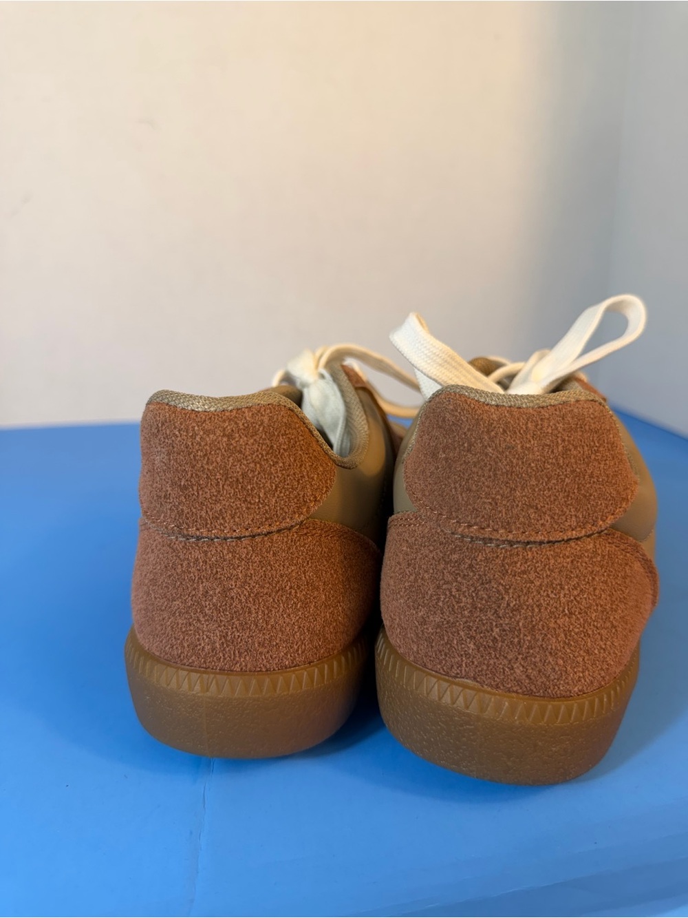 Casual Brown Sneakers with White Laces - Picture 4 of 9